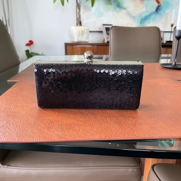 Special occasion black evening clutch with silver chain - Picture 3 of 7